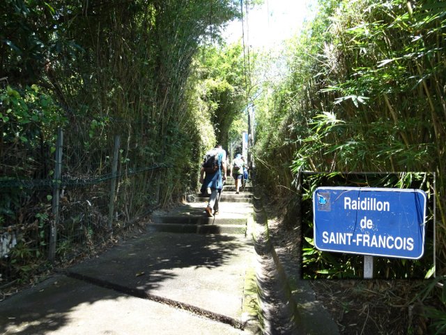 La fin de la boucle s'effectue sur les escaliers du Raidillon de Saint-François