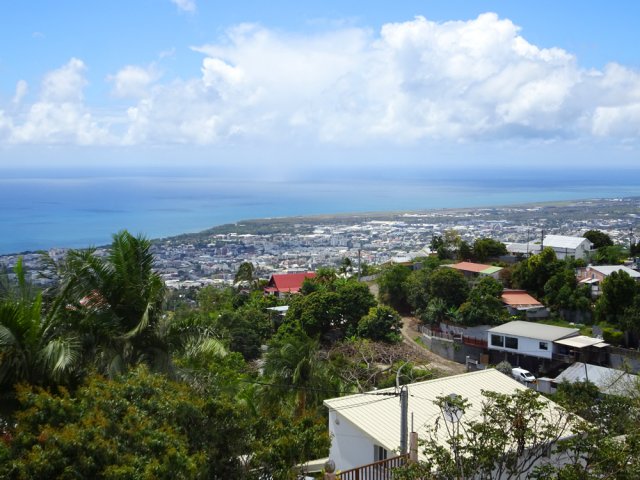 On domine la ville pour de larges panoramas