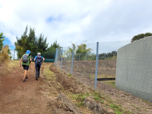 Contourner le grand réservoir par la gauche