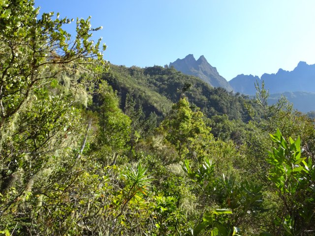 Nombreux points de vue en montant sur le plateau