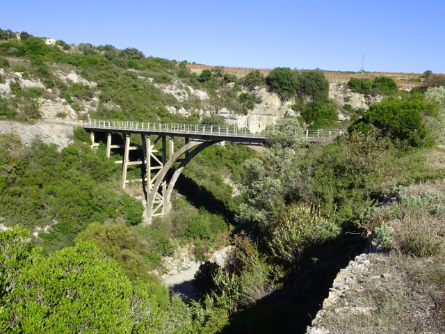 Fin de la boucle au pont enjambant La Cesse