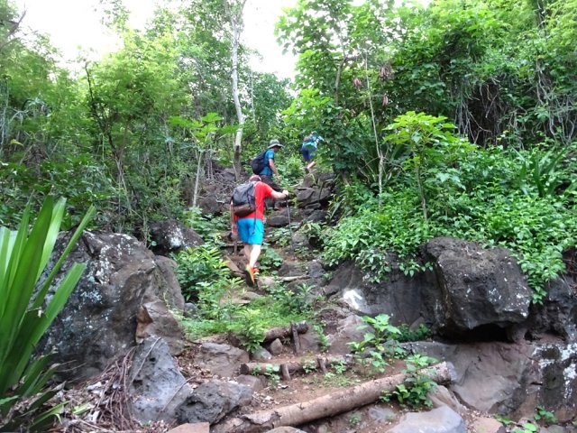 Les premières fortes pentes après dix minutes de marche