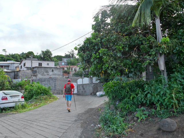 Emprunter le Chemin Blanchard et partir vers la gauche