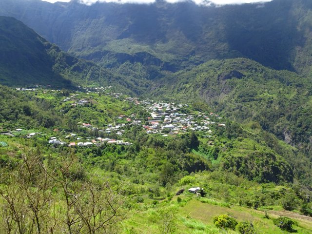Palmiste Rouge depuis la route de Cilaos