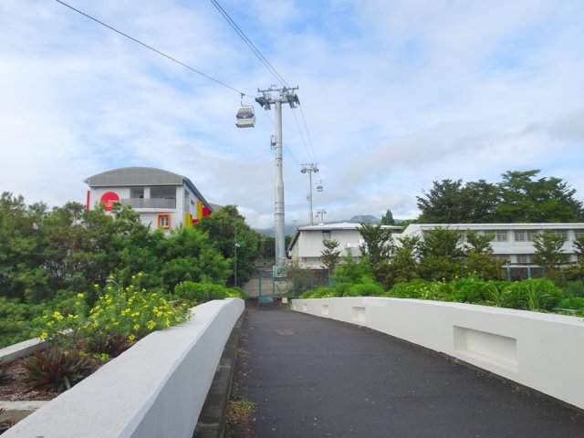 Traversée du Boulevard Jean Laures par la passerelle