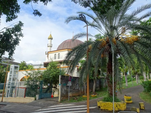 Poursuivre par les chemins de traverse à partir de la mosquée du Moufia