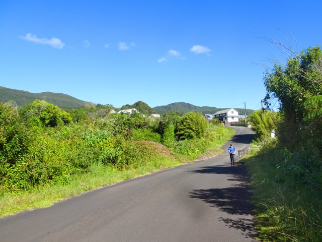 Les cases isolées ne donnent pas l'impression de marcher en ville