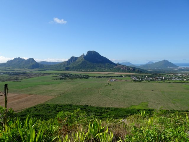 Panorama sur la Montagne des Remparts, les Trois Mamelles et le Tamarin