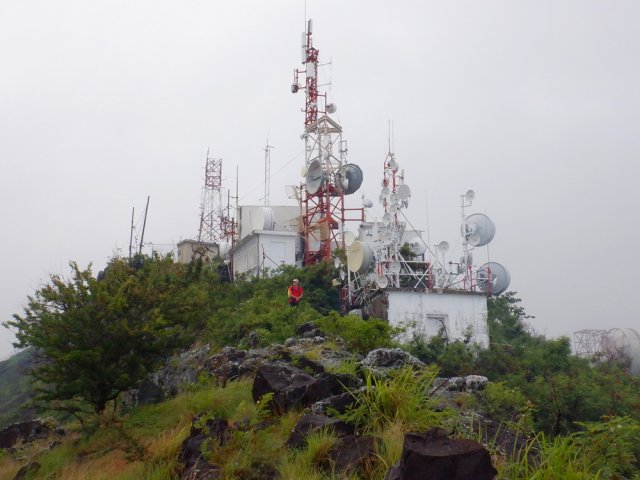 Impressionnante concentration d'antennes et paraboles