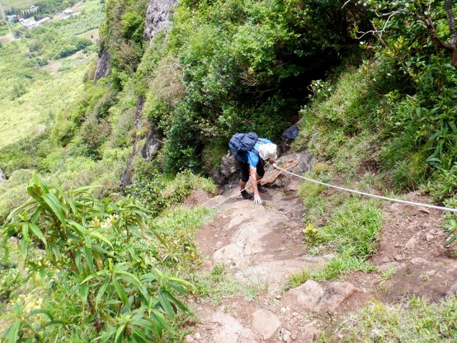 La longue corde rassure sur les portions sableuses et glissantes