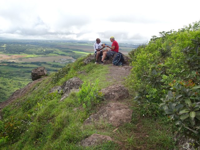 Petite halte sur l'épaule avant d'entamer la grimpée