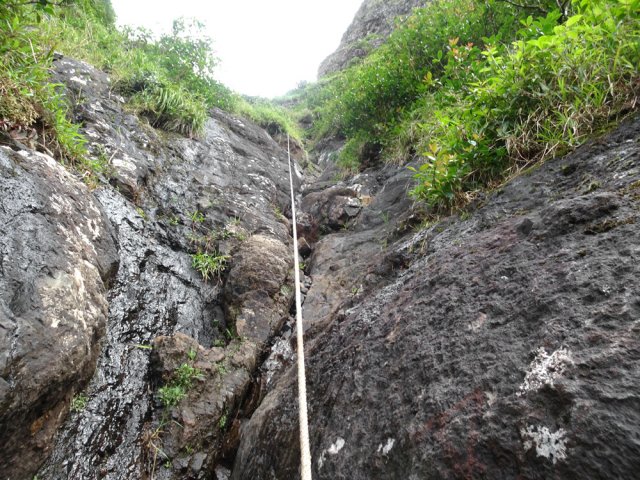 Cette partie se monte sans corde mais c'est plus facile si elle est en place