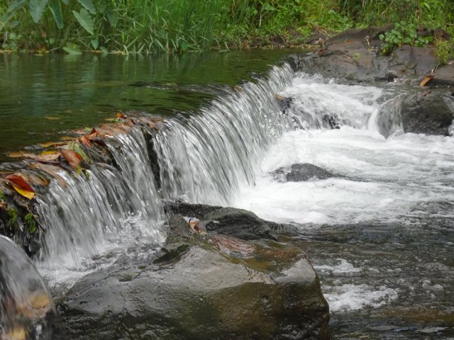 L'eau de l'écluse avant de tomber dans le bassin