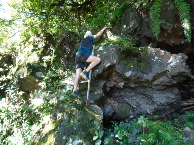 Un encadrement jeté là facilite grandement l'escalade à mains nues