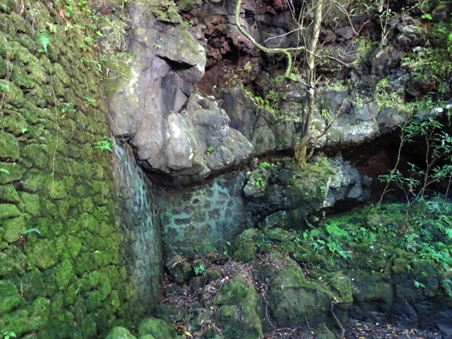 Les anciens murs de soutènement pour construire l'ouvrage