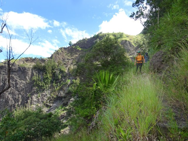 Plusieurs séries de lacets rapprochent du Petit Bras de Cilaos