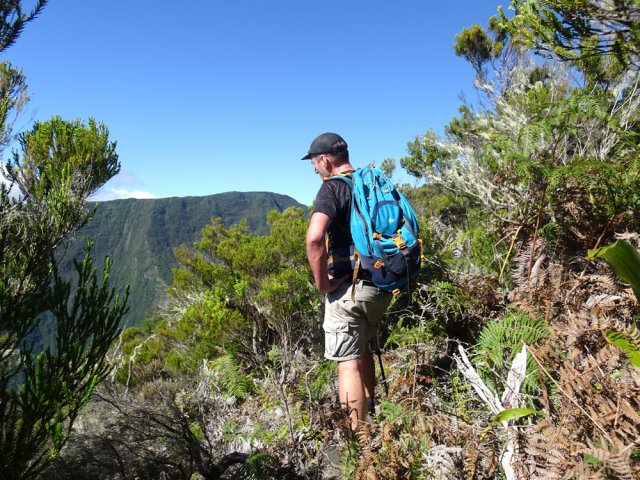 Halte au piton 1562 avant de poursuivre vers le Sud