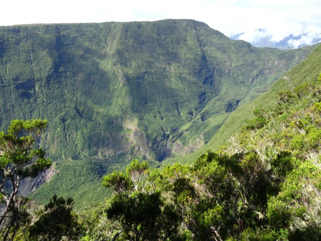 Les cascades des ravines du Grand et du Petit Bénoune au pied du Piton Fougères