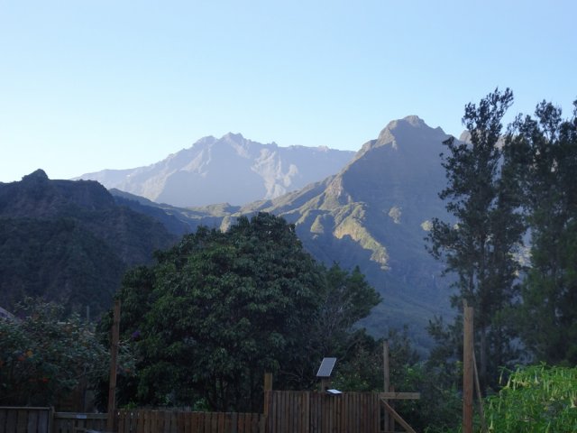 Le soleil est levé sur le Morne de Fourche et le Gros Morne