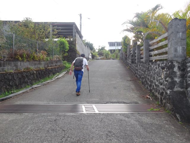 La pente oblige de se pencher vers l'avant