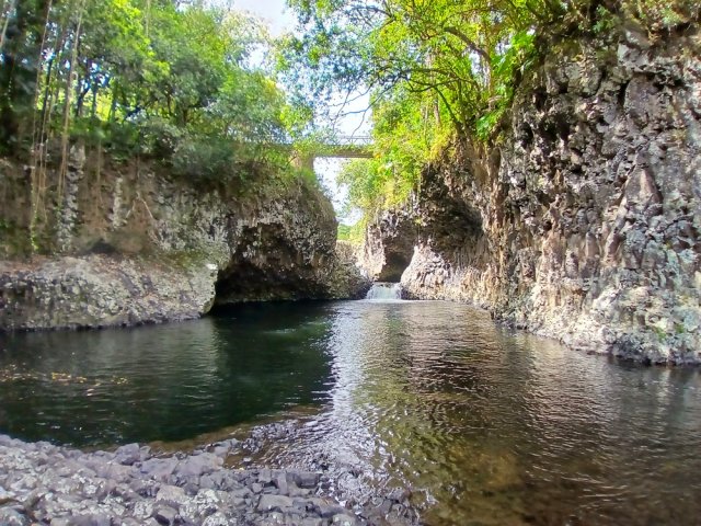 Le bassin sous le pont, en amont de la belle chute du Bassin la Paix