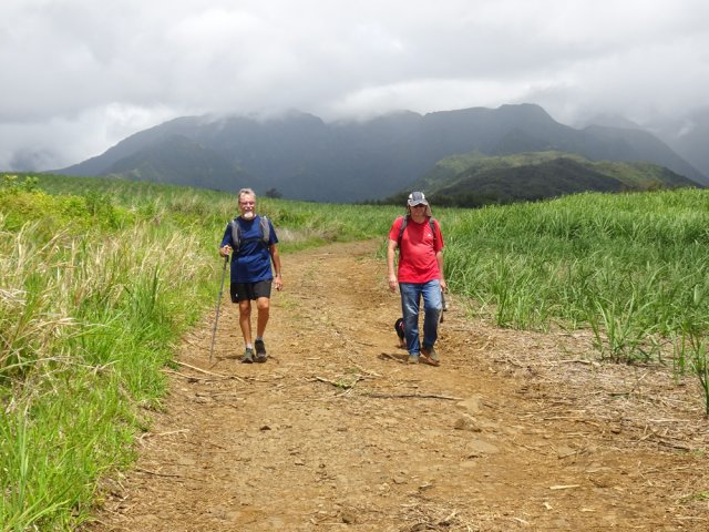 On rejoint l'Abondance par d'agréables pistes empierrées