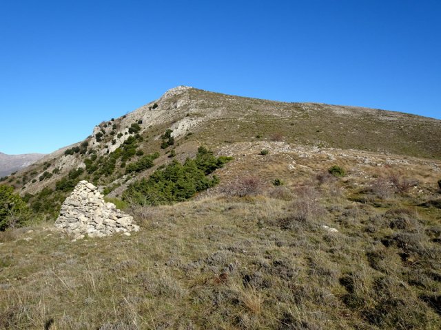 Le Puy de Tourettes vu du col entre les deux pics