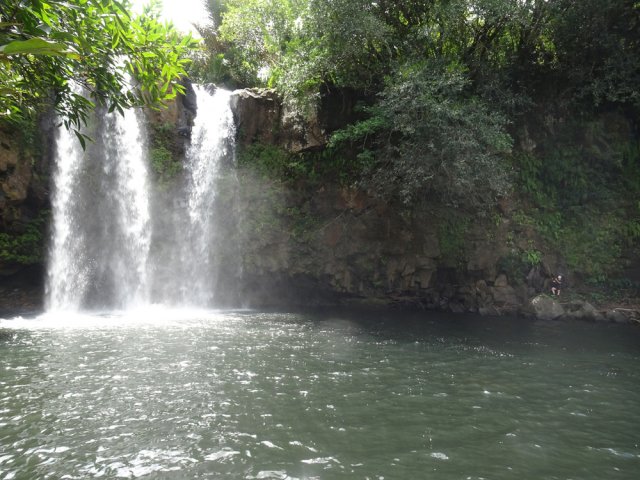 Le randonneur donne une idée de la hauteur des chutes
