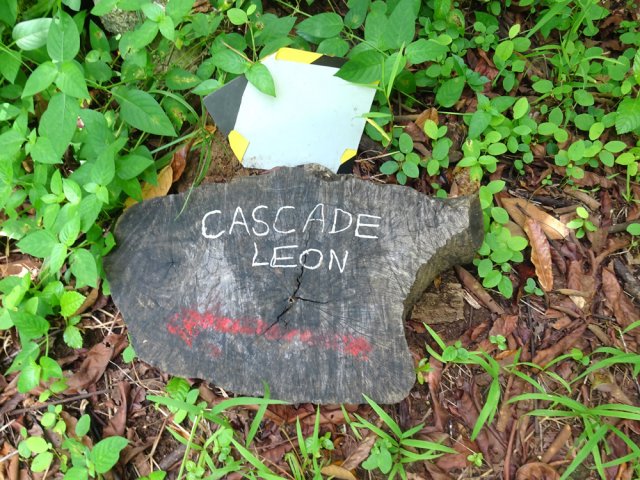 Prendre à gauche à ce panneau original