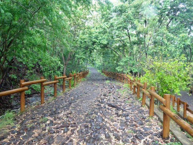 Toujours ces barrières le long du chemin