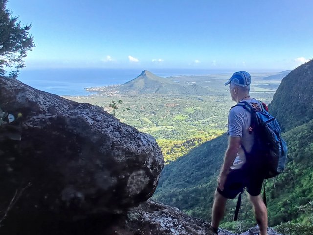 Deuxième point de vue sur un rocher au-dessus du vide