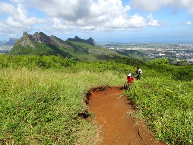 Jonction Peak et Guiby Peak qui dominent Port Louis
