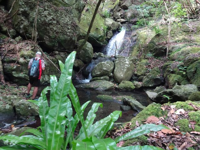 On retrouve l'eau quand le terrain devient moins pentu