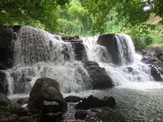 Le débit peut y être fort. Attention lors de la baignade