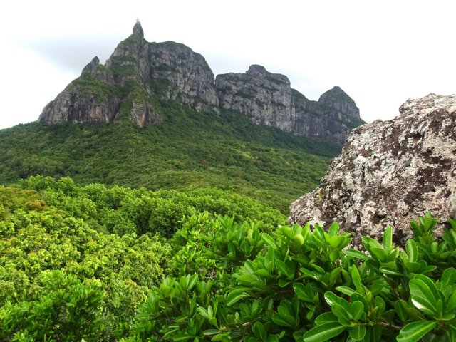 Les vues sont meilleures sur le Pieter Both depuis ce monolithe