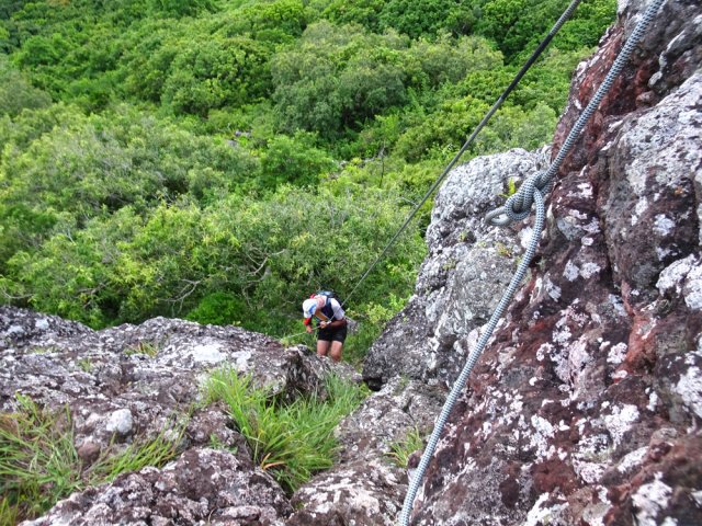 Descente en rappel pour atterrir au bas de la pointe