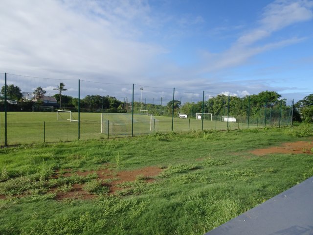 Le terrain de foot proche de l'usine désaffectée