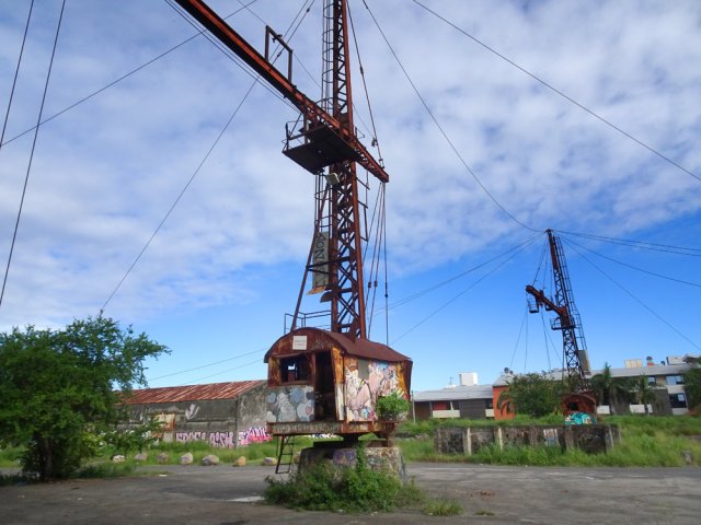 Les deux grues de chargement et déchargement tiennent également le coup