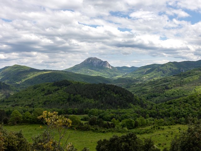 Vues imprenables sur le Pech de Bugarach jusqu'à la Pique de Lavaldieu