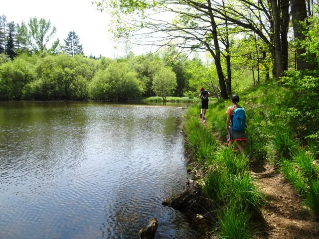 On peut quitter le sentier officiel pour emprunter celui des pêcheurs