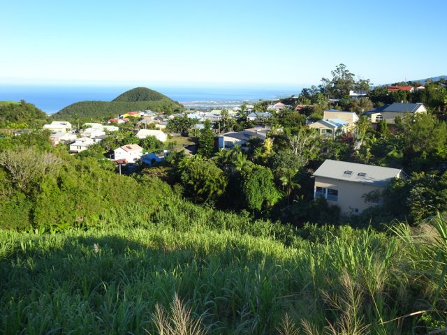 Belle vue sur Saint-Pierre et le Piton de Mont Vert
