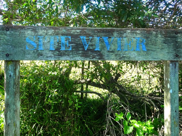 Le Site Vivier est indiqué sur un panneau discret