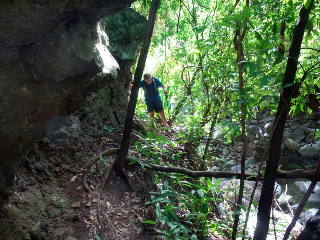 Le contournement demande un peu d'attention afin de ne pas chuter dans le vide