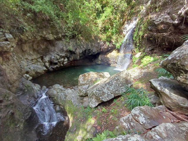 Ce contournement permet de belles vues sur les chutes et bassins