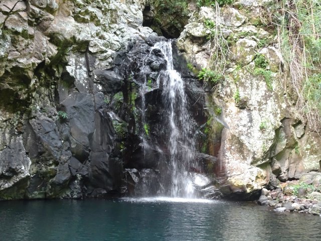 La petite cascade alimentant le Bassin l'Orage
