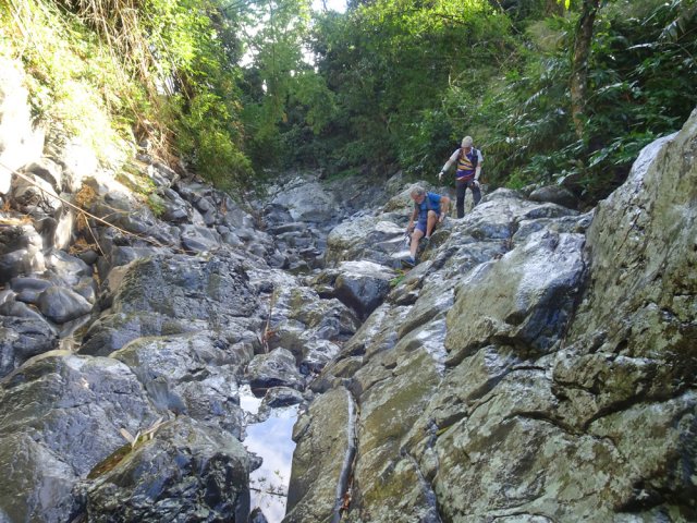Très peu d'eau sur ce tronçon au départ de la remontée de ravine