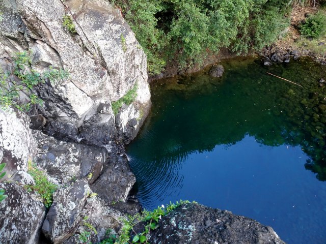 Le même bassin vu du haut de la falaise