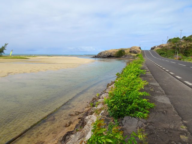 Très courte partie goudronnée le long de la Rivière Mourouk