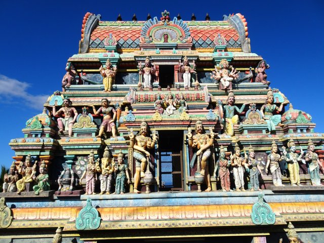 Marcher jusqu'au temple pour emprunter le sentier qui débute au pied