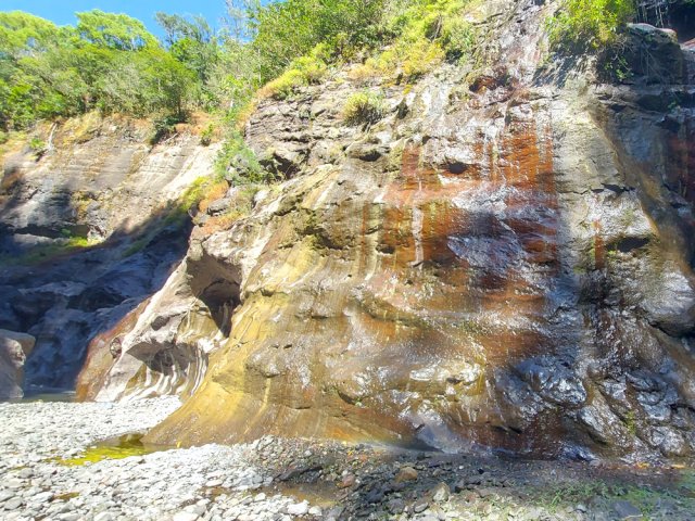 Tout au long du parcours, les falaise du canyon sont magnifiques